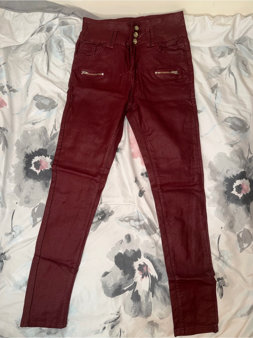 Women's Skinny faux leather Pants in Burgundy